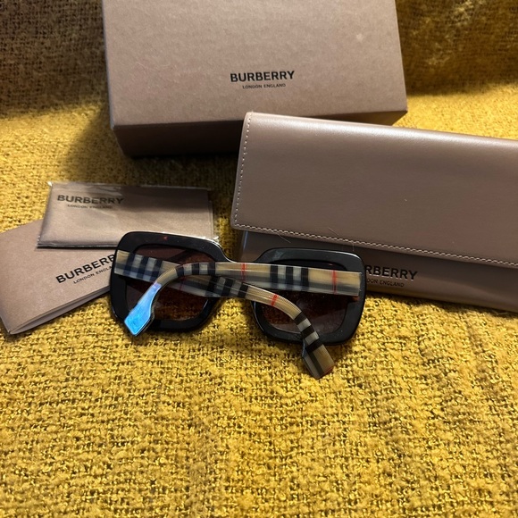 Burberry Black and Brown Sunglasses - Picture 3 of 7